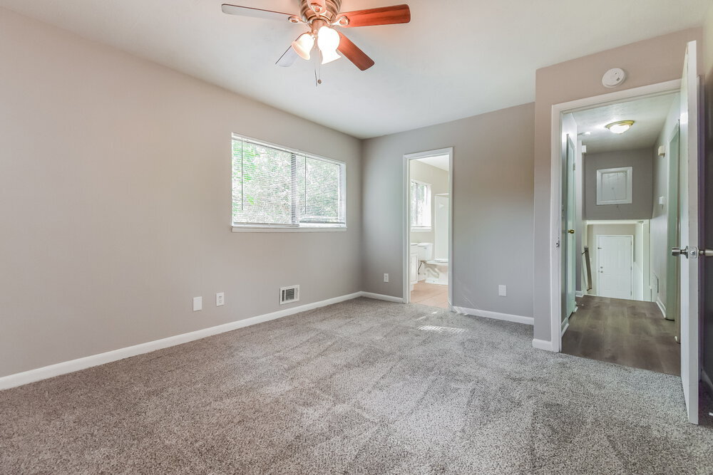 Building Photo - 6681 Green Meadows Ln