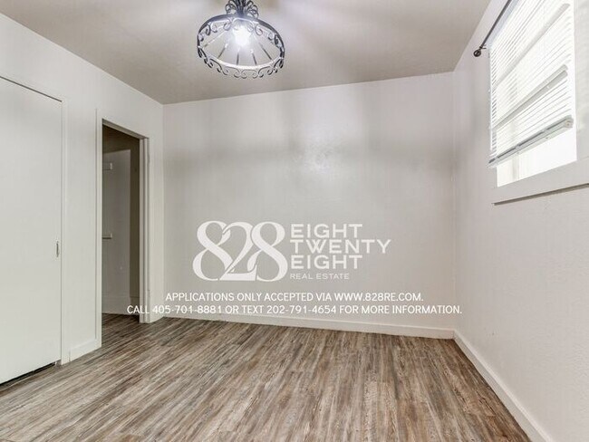 Building Photo - Charming 2 Bed/1 Bath Historic Bungalow in Norman Near OU Campus