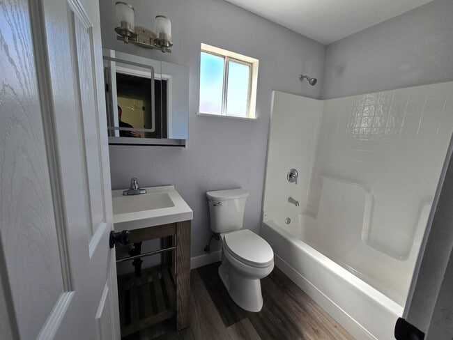 Building Photo - Freshly updated 3-bedroom, 2-bath home