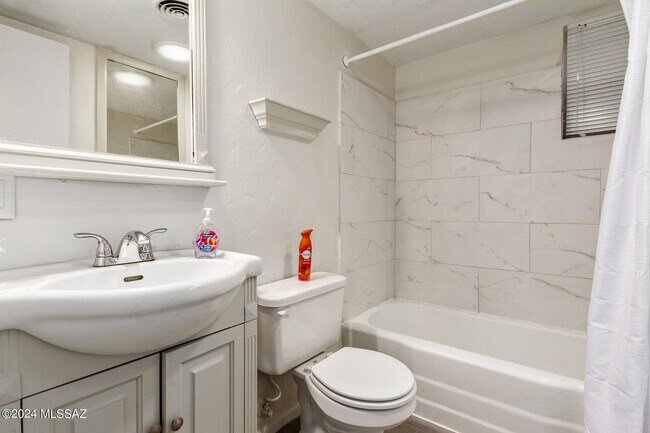 Building Photo - Charming Remodeled 3 Bedroom Brick Home