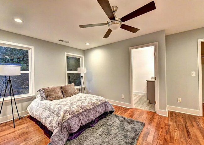 Building Photo - Spacious 5BR/3.5 BA Renovated Home Near Beltline with Off-Street Parking