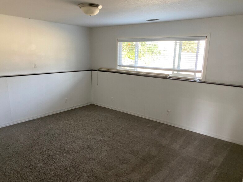 Bedroo - 1825 NW Kenny St