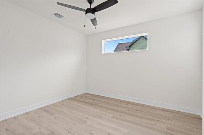 Building Photo - 2713 Bristol Dr