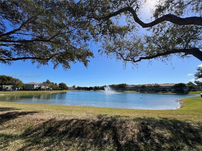 Building Photo - 1660 SE 29th St