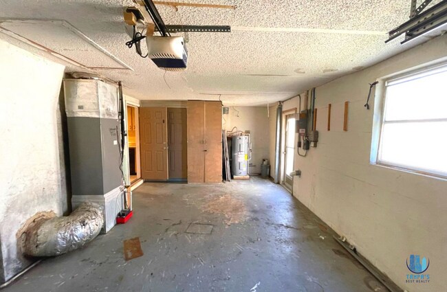 Building Photo - 2 bedroom, 1 bath, 1 car garage house with covered patio in Port Richey  *Available NOW*