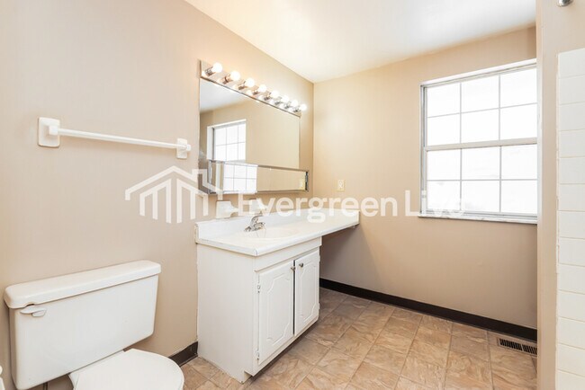 Building Photo - 8810 Foxgate Ct