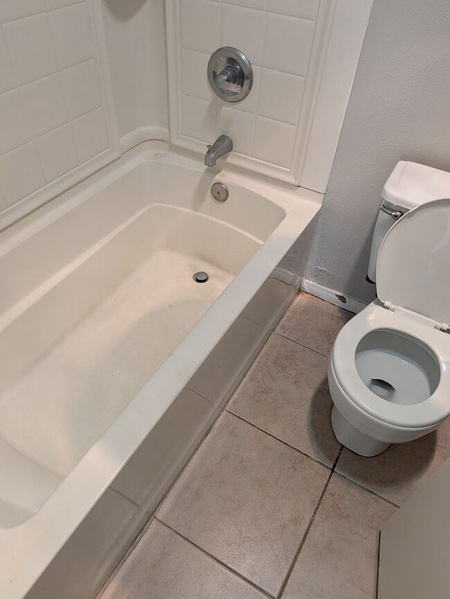 Building Photo - Mira Mesa Apartment New Salem