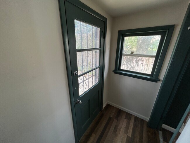 Building Photo - 3430 E 73rd St