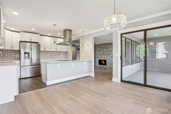 Building Photo - Walk to Juanita Beach with a stunning view!