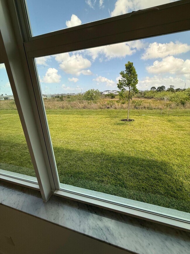 Building Photo - 13509 SW Bally Dr