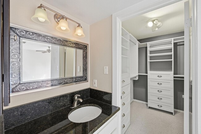 Building Photo - 606 W Lynn St