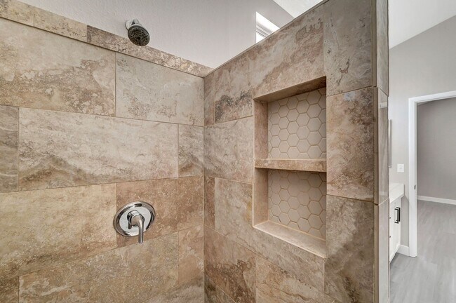 Building Photo - Fully Renovated Single Story 3bd/2bth Single Family Home