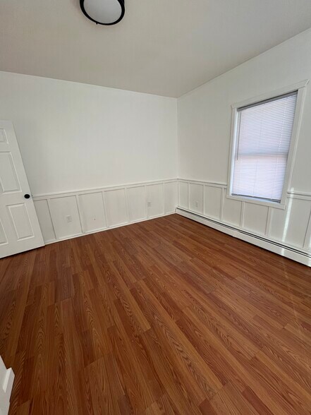 Building Photo - 211 Oxford St