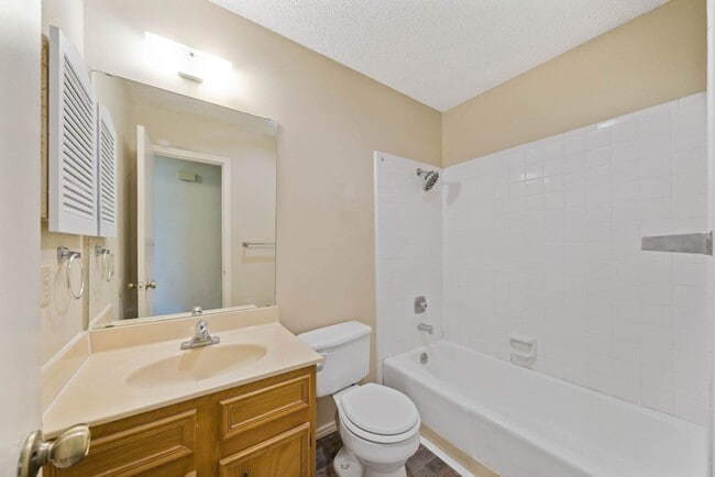 Building Photo - 13918 Tree Crossing St