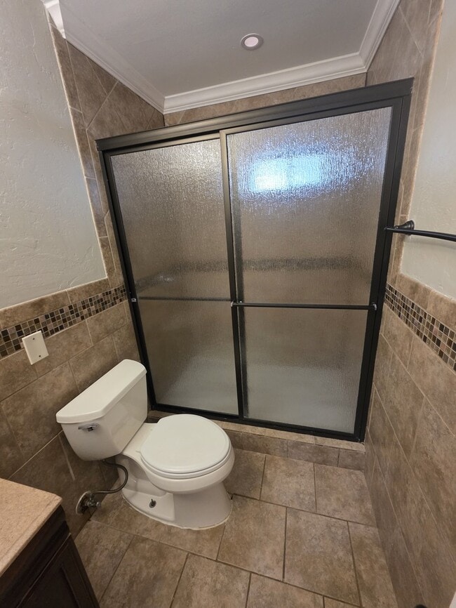 Building Photo - 3 bed 1 bath remodeled home, move in ready!