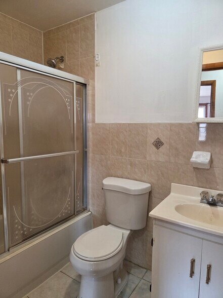 Guest bathroom - 23836 148th Dr