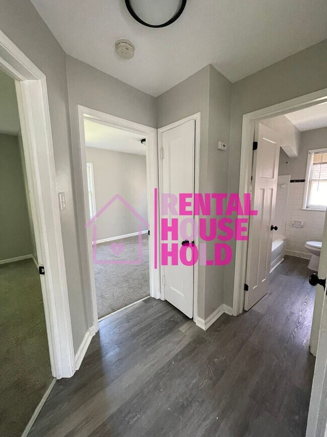 Building Photo - ~3 BEDROOM | 1 BATH | FREE PRE SCREEN