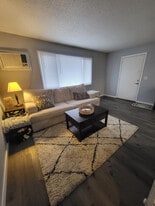 Building Photo - 802 7th St