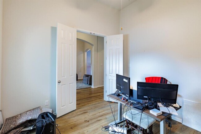 Building Photo - 1913 Equine Rd