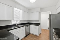 Building Photo - 231 N Robson