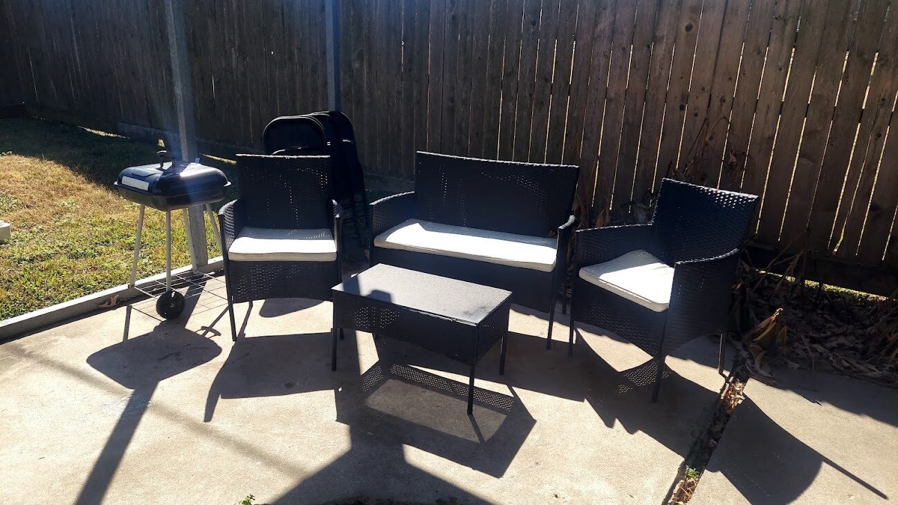 Covered Seating Area for Bar Be Queing and Chilling - 3338 Blodgett St