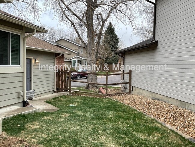 Building Photo - 475 E Chiswick Cir