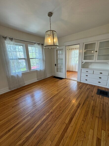 Dining room - 878 Ash St