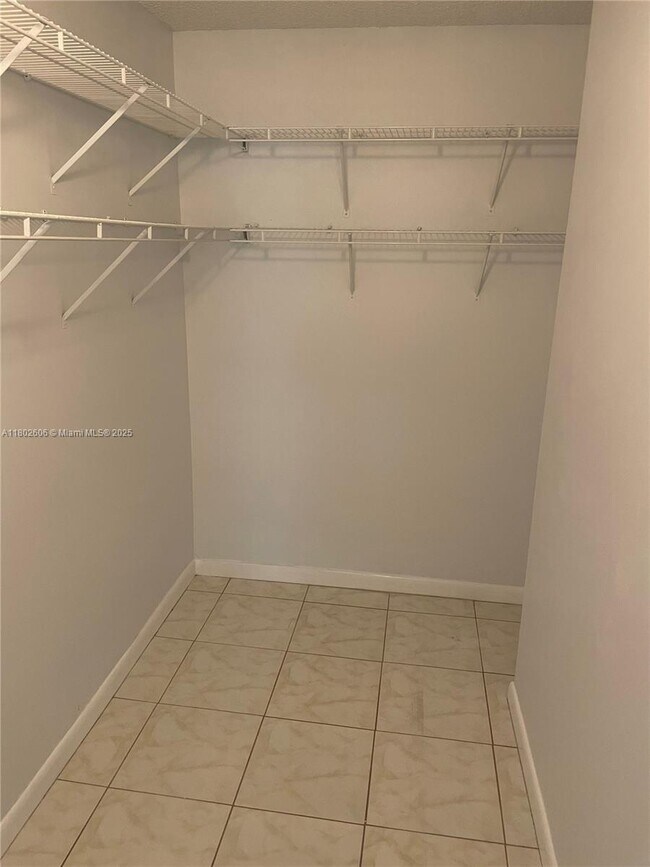 Building Photo - 13726 SW 90th Ave
