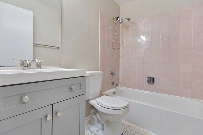 Building Photo - 414 Villa Cir Dr