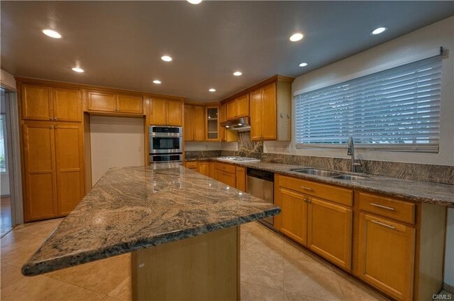 Building Photo - 3018 Oakwood Ln