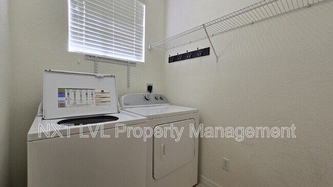 Building Photo - 2448 Laurentina Ln