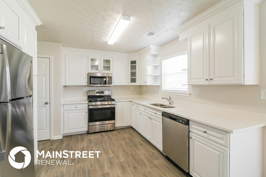 Building Photo - 605 Gardinia Dr