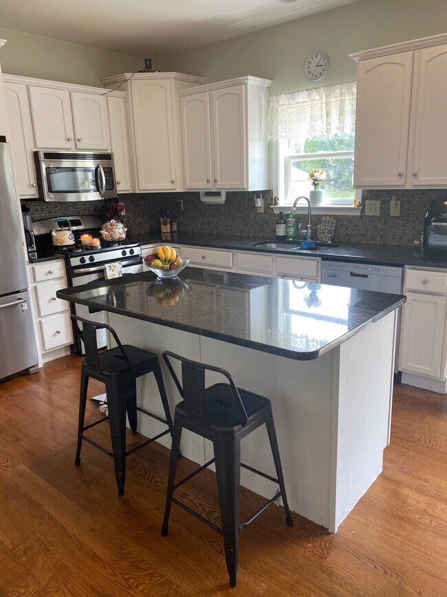 Building Photo - 30 Millbrook Court