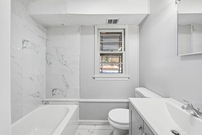 Building Photo - Huge House With Oversized Bedrooms!