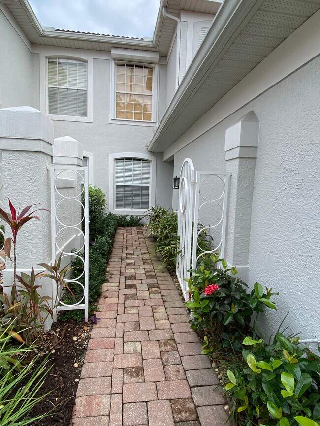 Building Photo - 2200 Arielle Dr