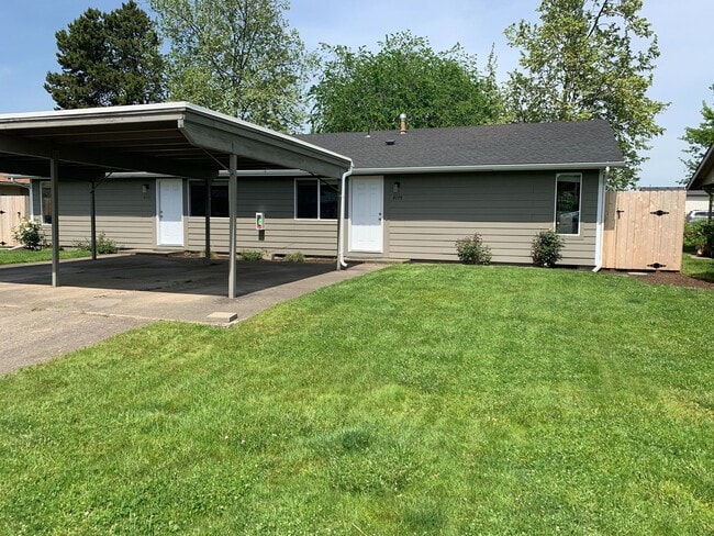 Primary Photo - Gro01 - Campbell Dr Se