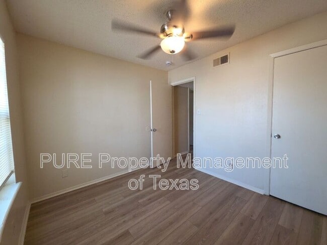 Building Photo - 5808 Wellington Dr