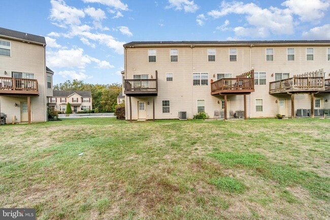 Building Photo - 6383 CREEKBEND
