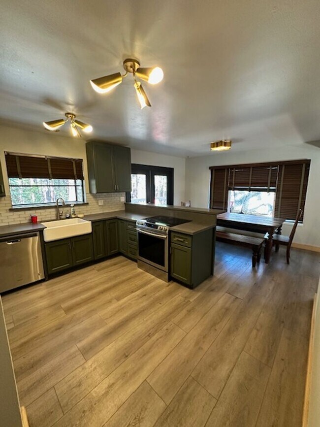 Building Photo - Lovely multi level home available now for ...