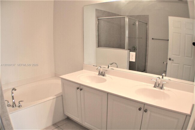 Building Photo - 202 Las Brisas Cir