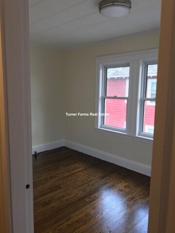 Building Photo - 117 Burget Ave