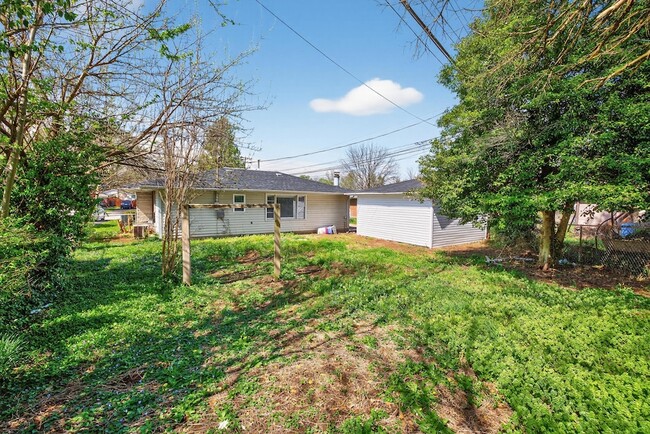 Building Photo - 1994 Brynell Dr