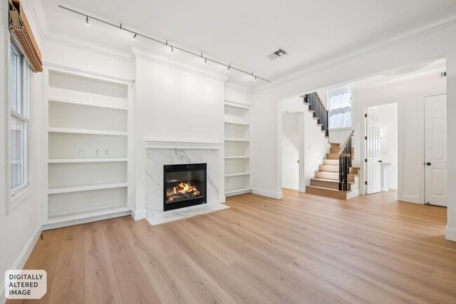 Building Photo - Luxurious Home in Downtown Palo Alto Available Now