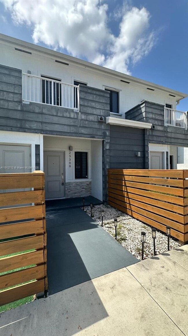 Building Photo - 25308 SW 135th Ave