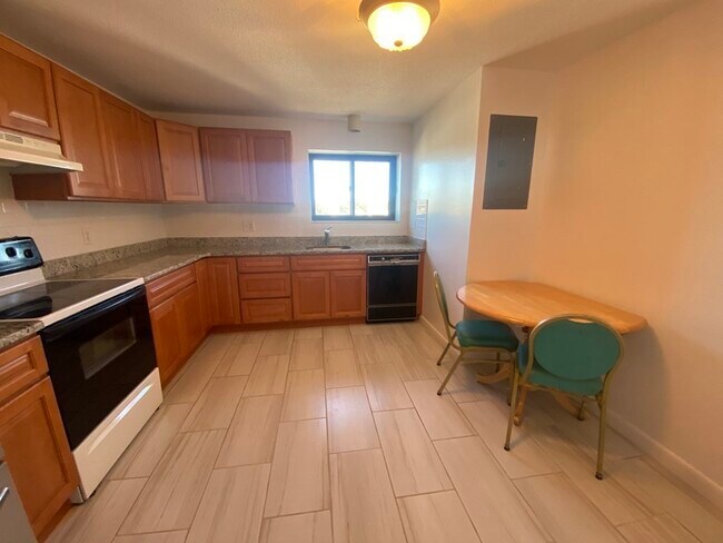 Building Photo - 12 9th St