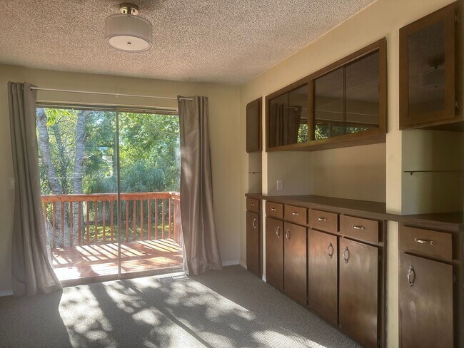 Building Photo - Updated 3-Bedroom Home with Deck & Garage in Mountlake Terrace!!!