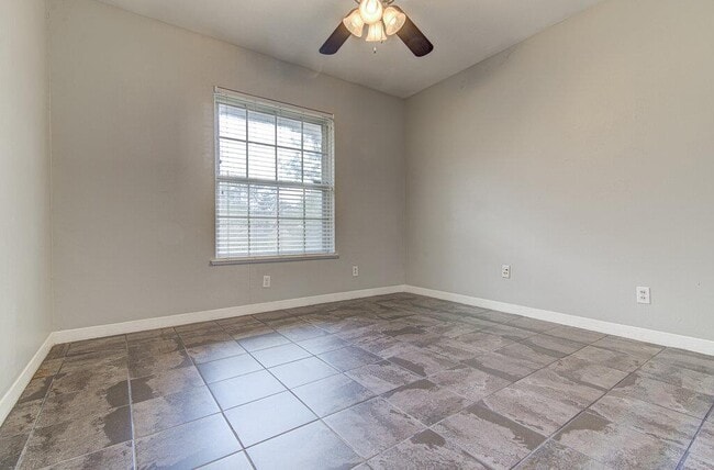 Building Photo - 2709 Rae Dell Ave