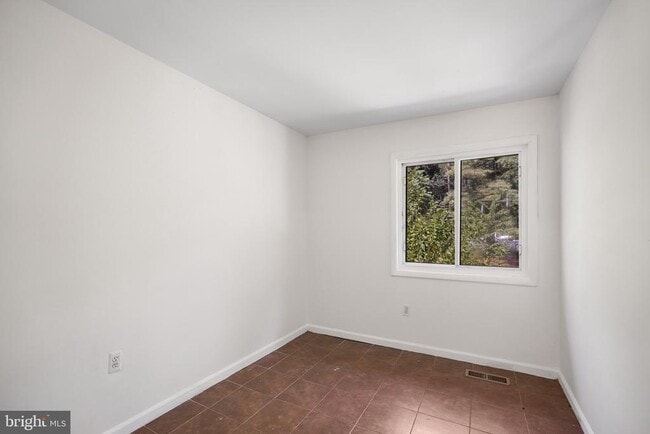 Building Photo - 2696 Seville Cir