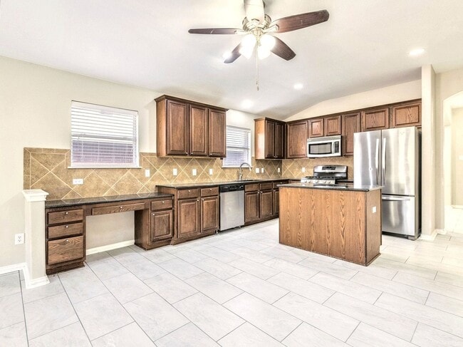 Building Photo - Comfortable 3BR / 2BA Home with Fireplace, Natural Light & Private Backyard