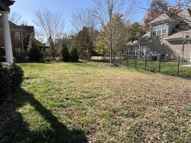 Building Photo - Stunning 6 Bedroom home in South Charlotte...